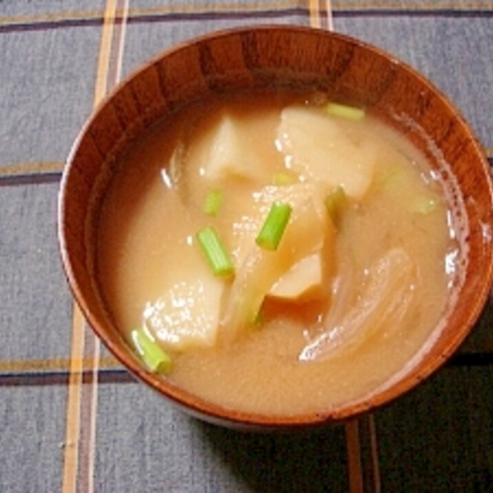 じゃがいもと玉ねぎの味噌汁 レシピ 作り方 By 四月のヒーロー 楽天レシピ じゃがいもと玉ねぎの味噌汁 レシピ 作り方 By 四月のヒーロー 楽天レシピ